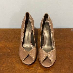 Talbots size 8 tan open toe pumps
